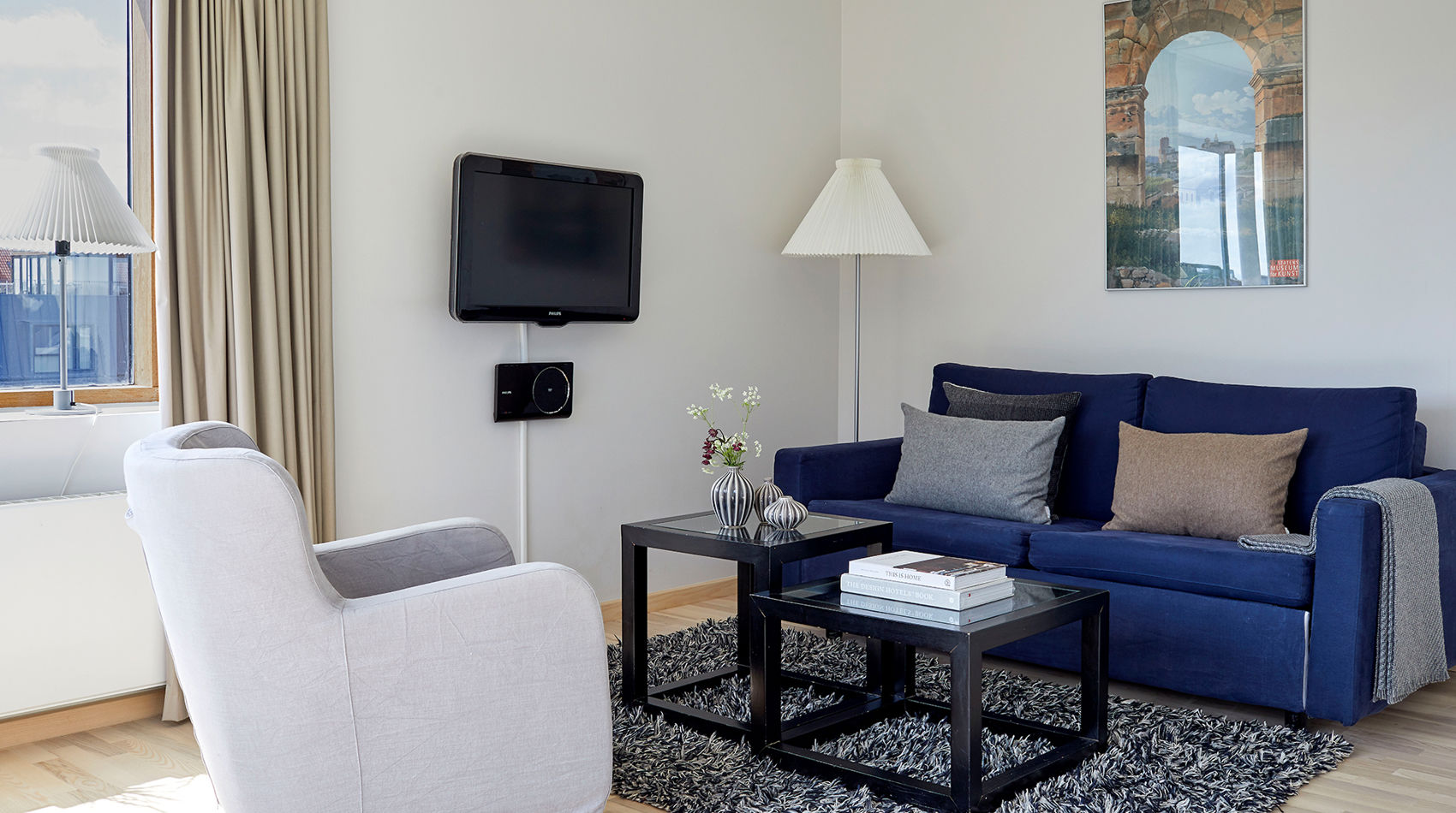 Stue med sofa i hotellejlighed i København