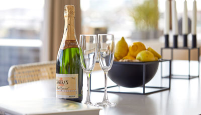 Champagne og hygge i penthouse hotellejlighed i København